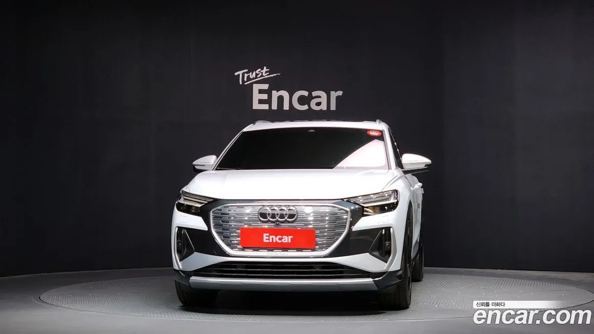 Audi Q4 e-tron — фото 3