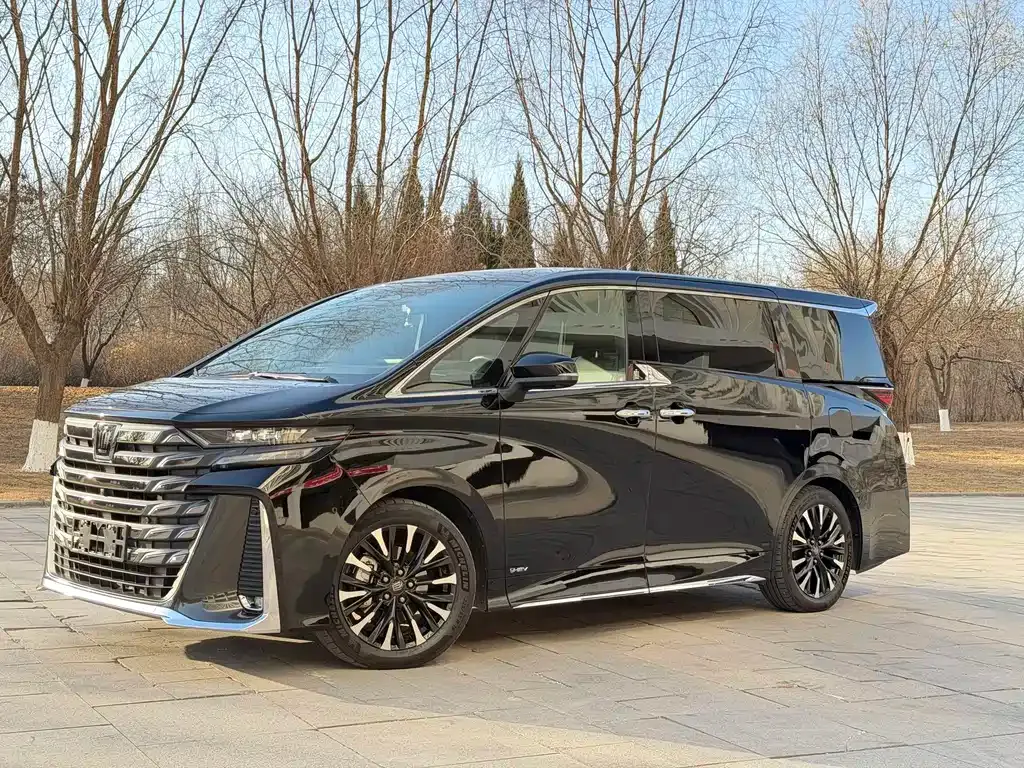 Toyota Vellfire — фото 1