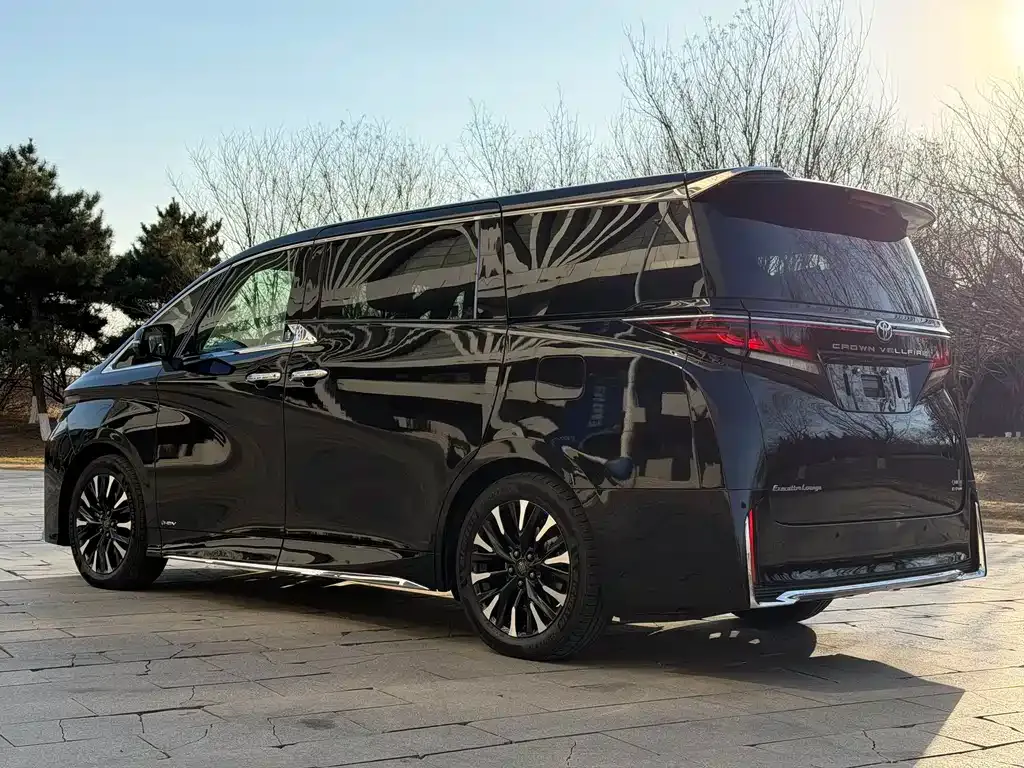 Toyota Vellfire — фото 2
