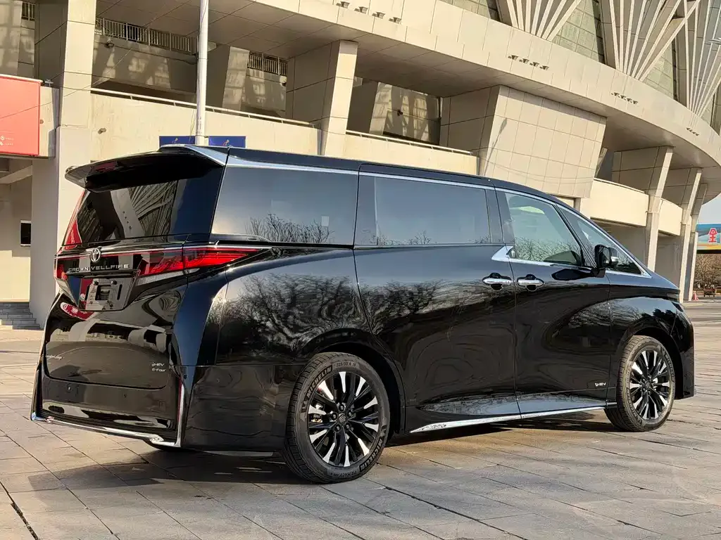 Toyota Vellfire — фото 3
