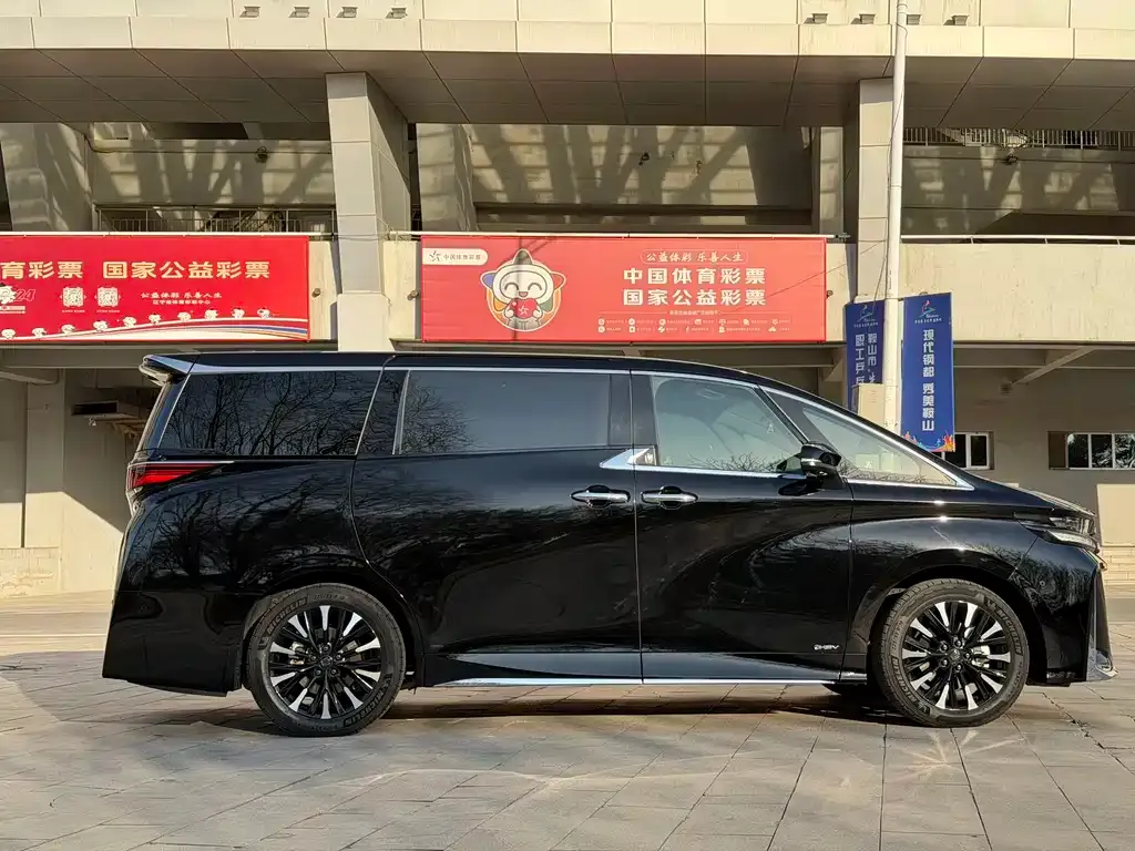 Toyota Vellfire — фото 4
