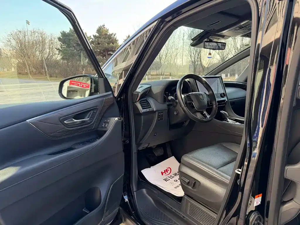 Toyota Vellfire — фото 9