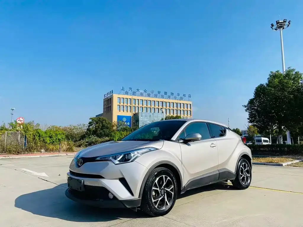 Toyota C-HR — фото 1