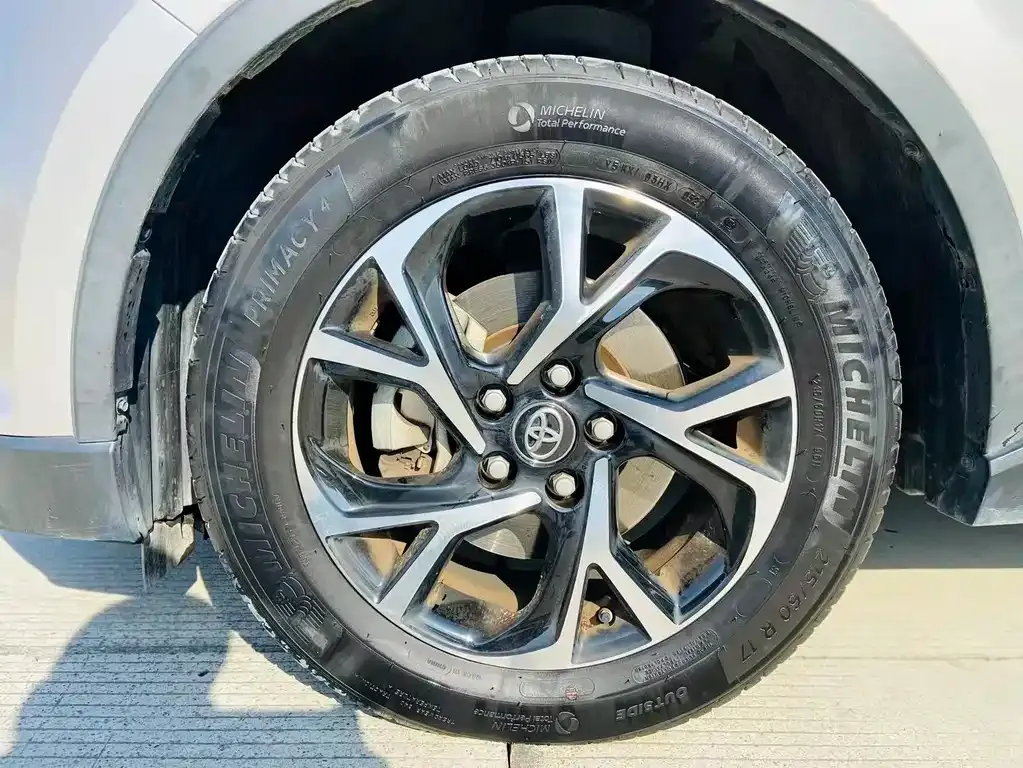 Toyota C-HR — фото 10