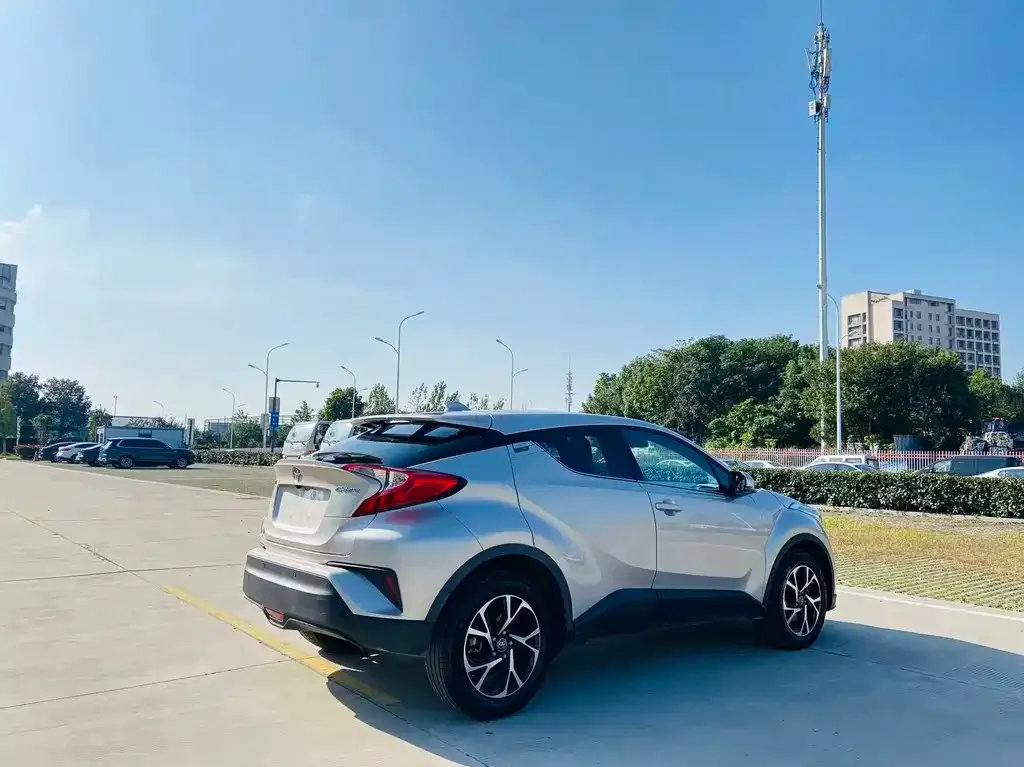 Toyota C-HR — фото 8