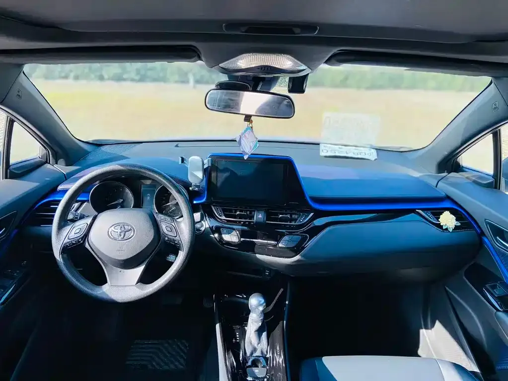 Toyota C-HR — фото 9
