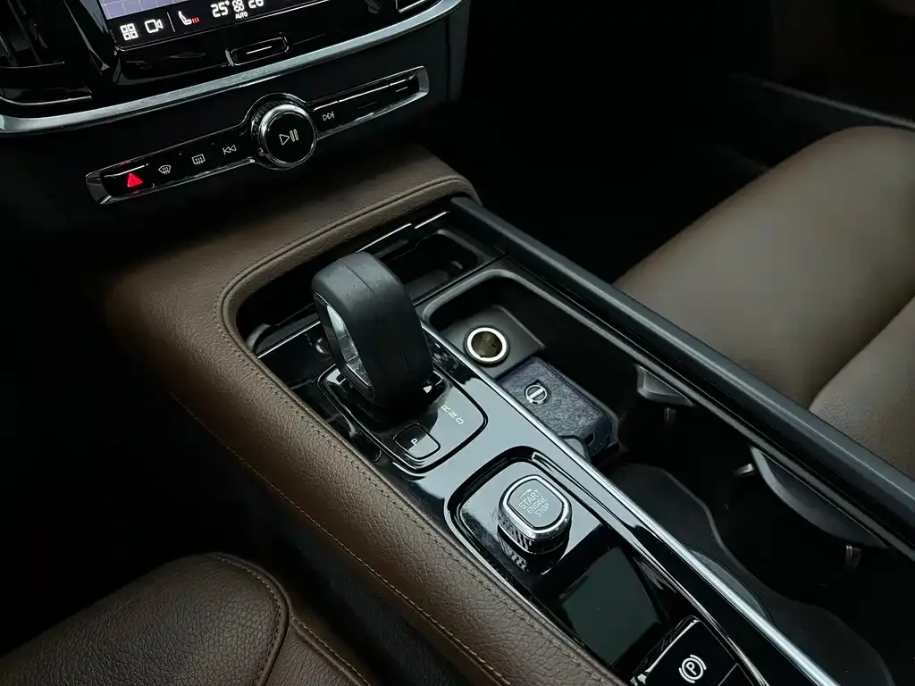 Volvo S90 — фото 10