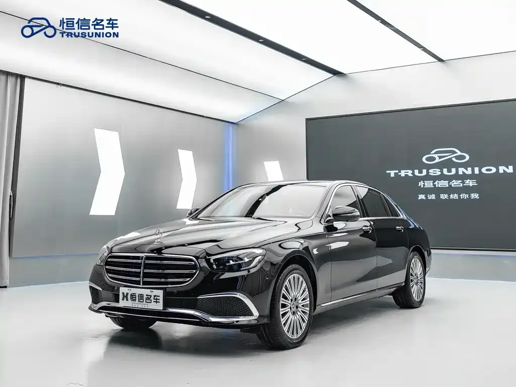 Mercedes-Benz E-Class — фото 1