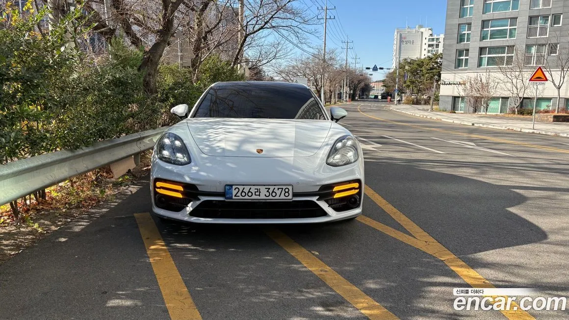 Porsche Panamera — фото 1