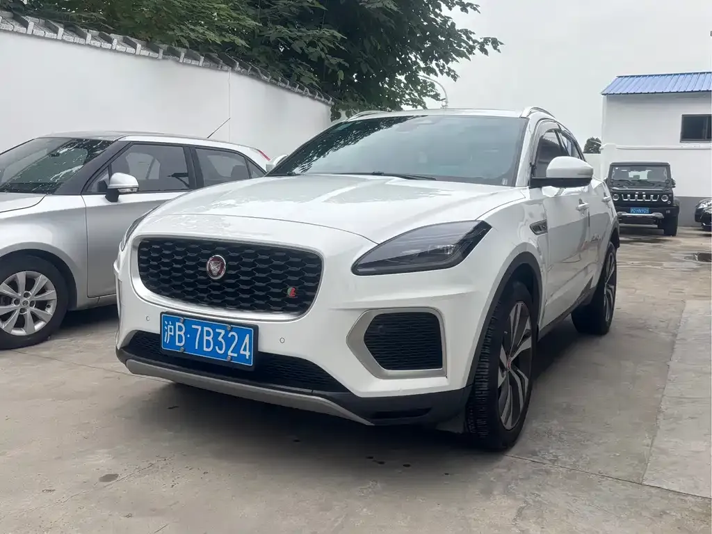 Jaguar E-PACE — фото 1