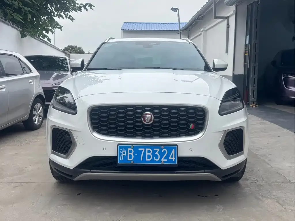 Jaguar E-PACE — фото 2