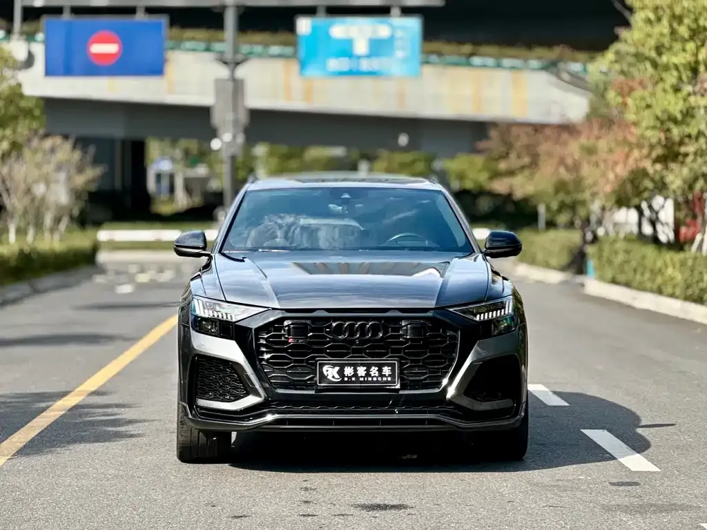 Audi RS Q8 — фото 2