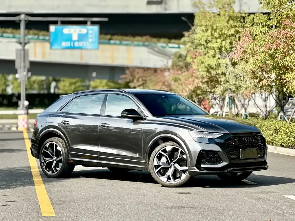 Audi RS Q8 — фото 4