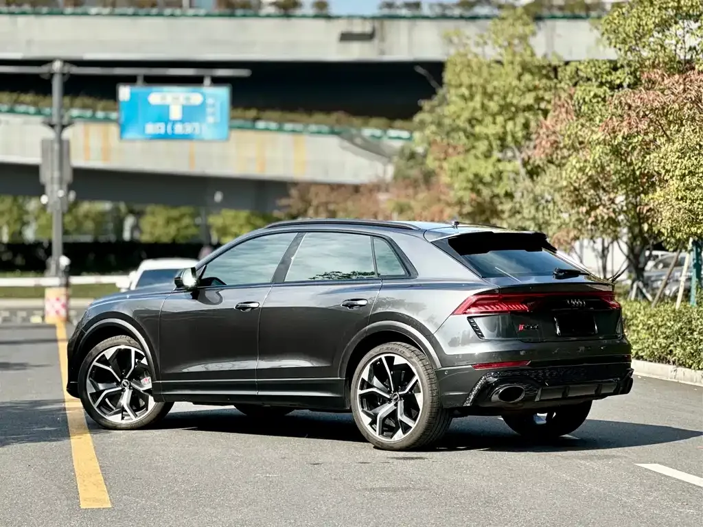 Audi RS Q8 — фото 6