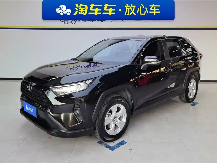 Toyota RAV4 — фото 1