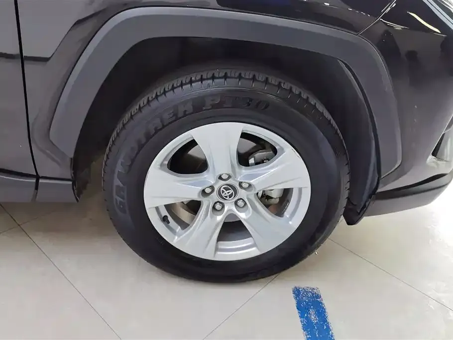 Toyota RAV4 — фото 6