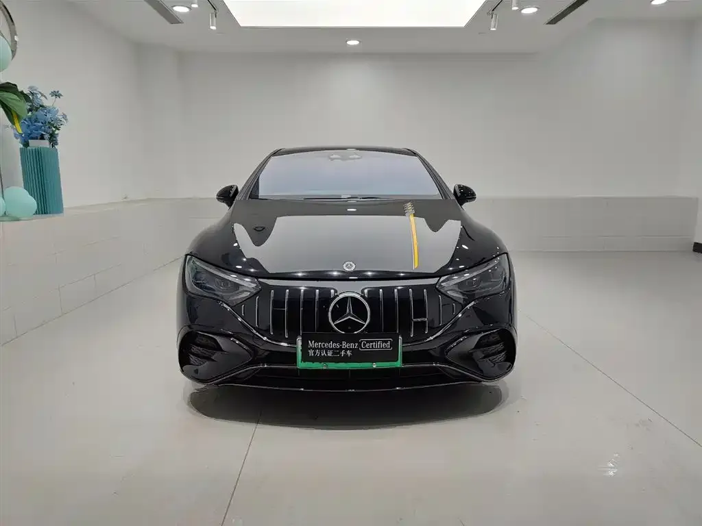 Mercedes-Benz EQE AMG — фото 8
