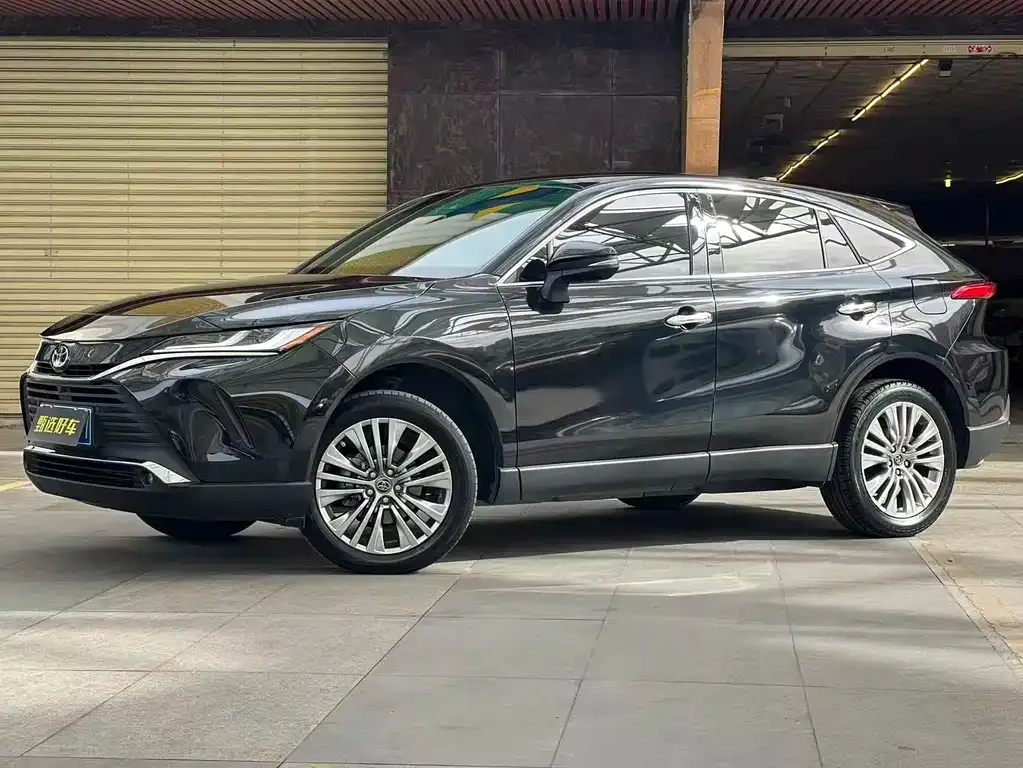 Toyota Harrier — фото 1