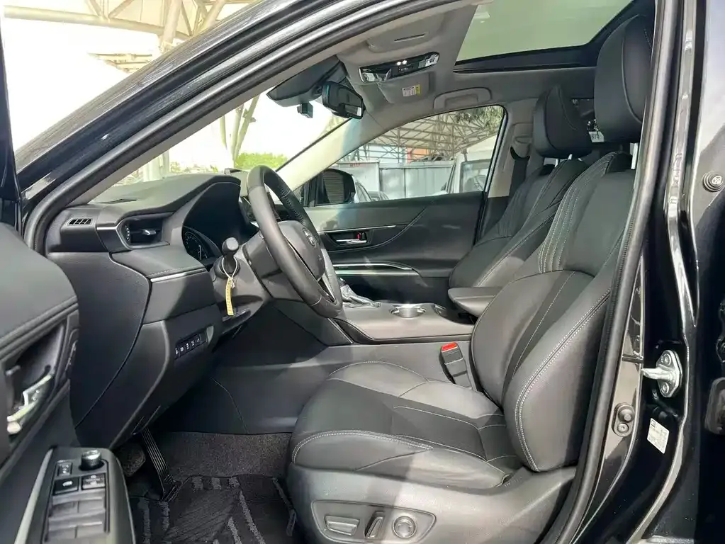 Toyota Harrier — фото 3