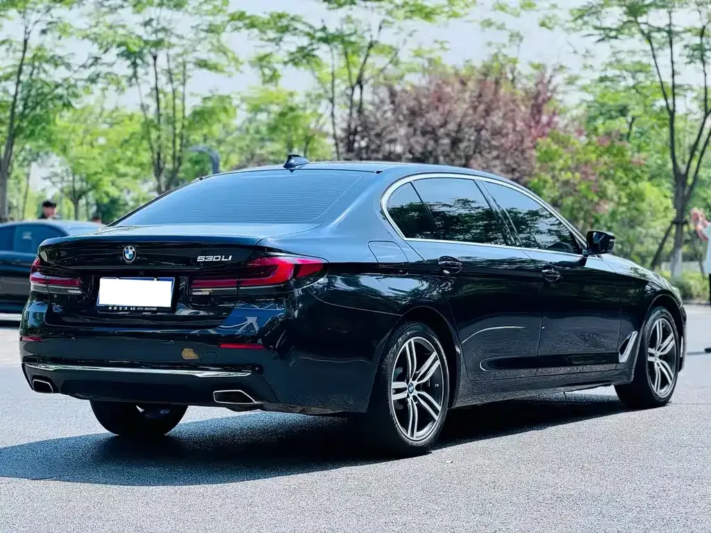 BMW 5 Series — фото 9