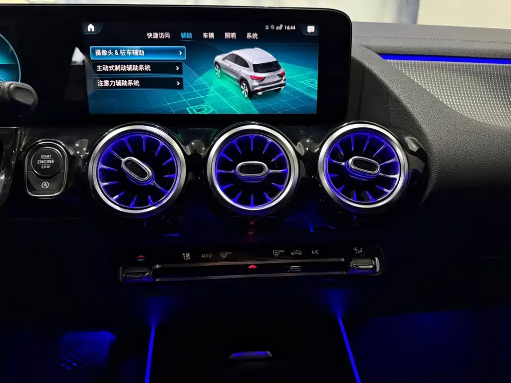 Mercedes-Benz GLA — фото 8