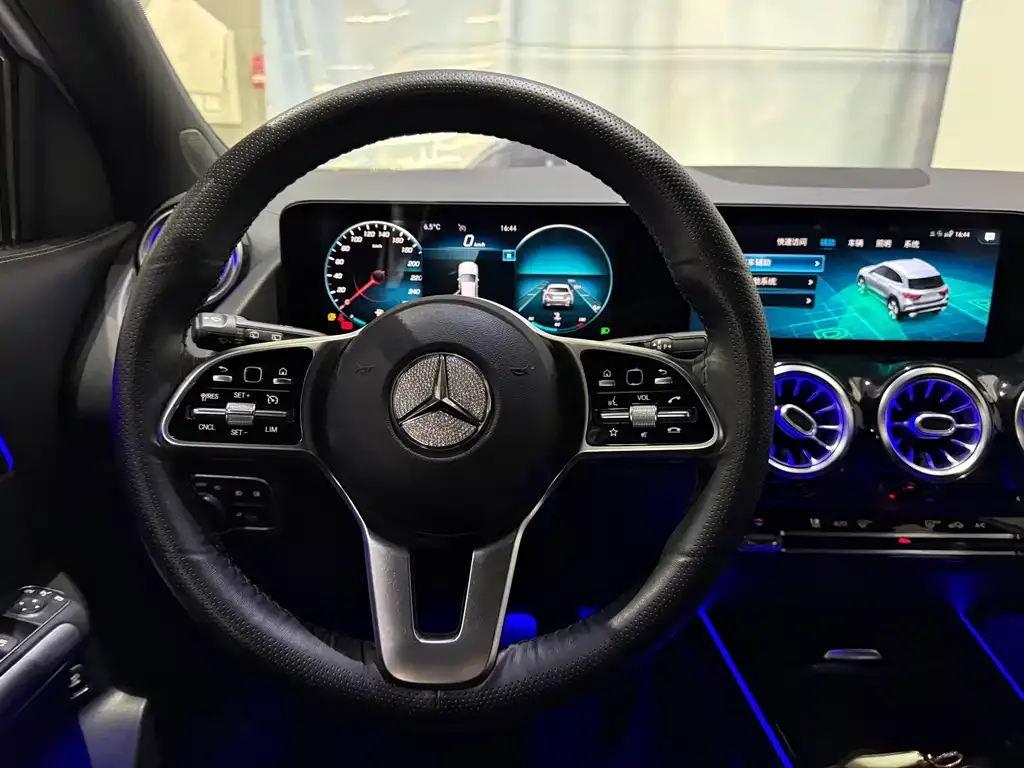 Mercedes-Benz GLA — фото 9