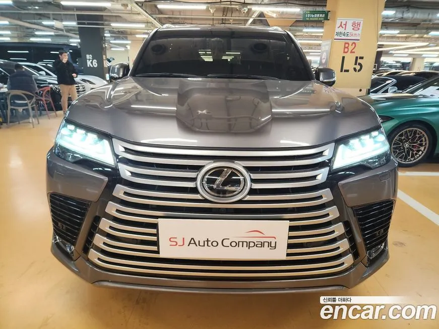 Lexus LX — фото 1