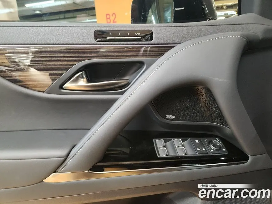 Lexus LX — фото 10