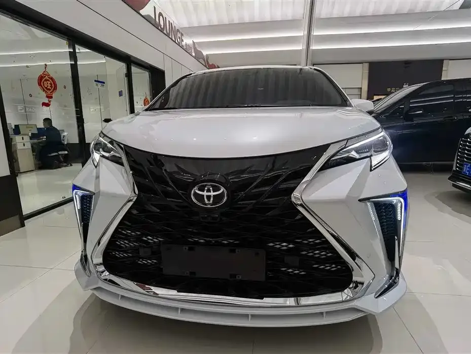 Toyota Sienna — фото 2