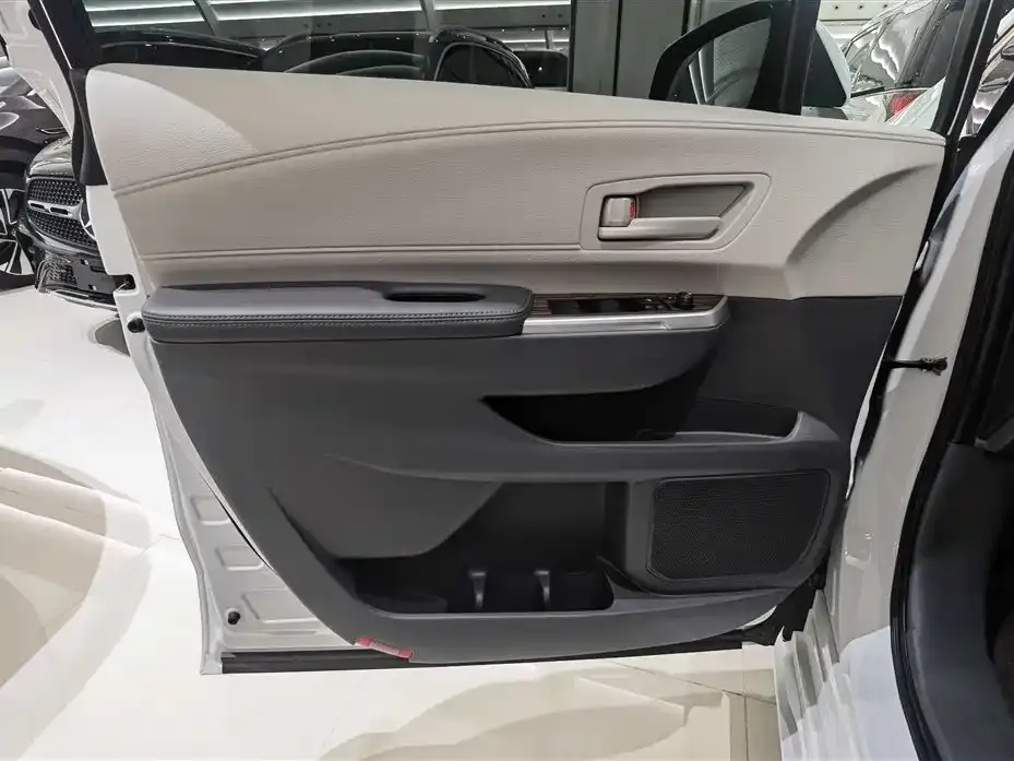 Toyota Sienna — фото 9