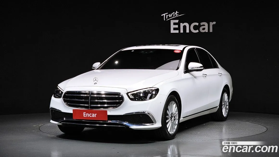 Mercedes-Benz E-Class — фото 1