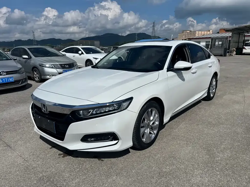 Honda Accord — фото 1
