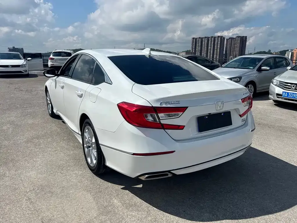 Honda Accord — фото 9