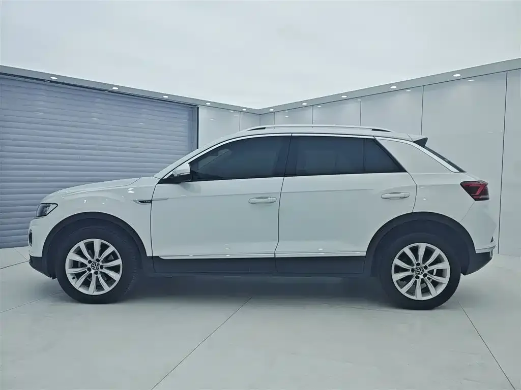 Volkswagen T-Roc — фото 9