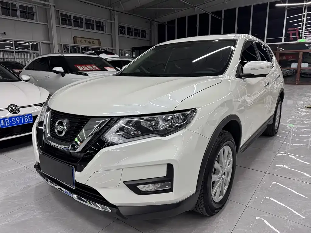 Nissan X-Trail — фото 1
