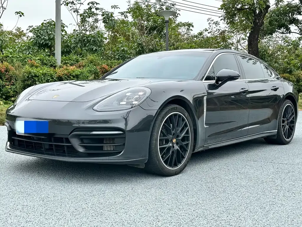 Porsche Panamera — фото 1