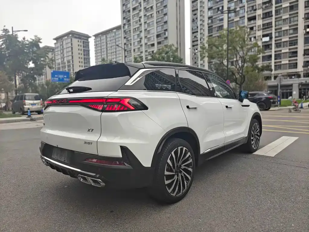 BAIC X7 — фото 9