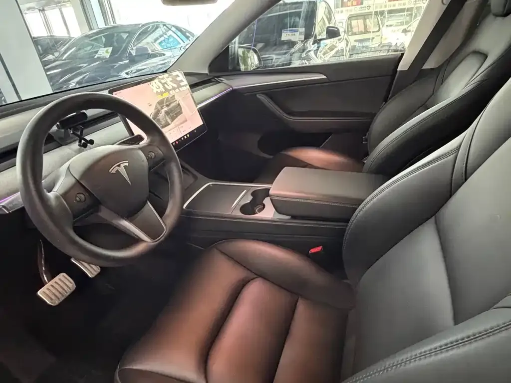 Tesla Model Y — фото 4