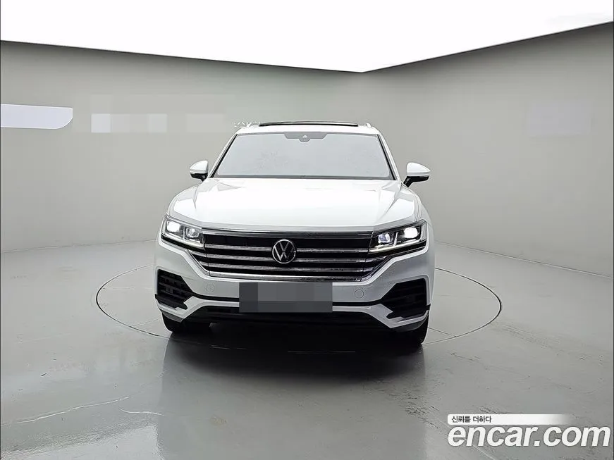 Volkswagen Touareg — фото 1