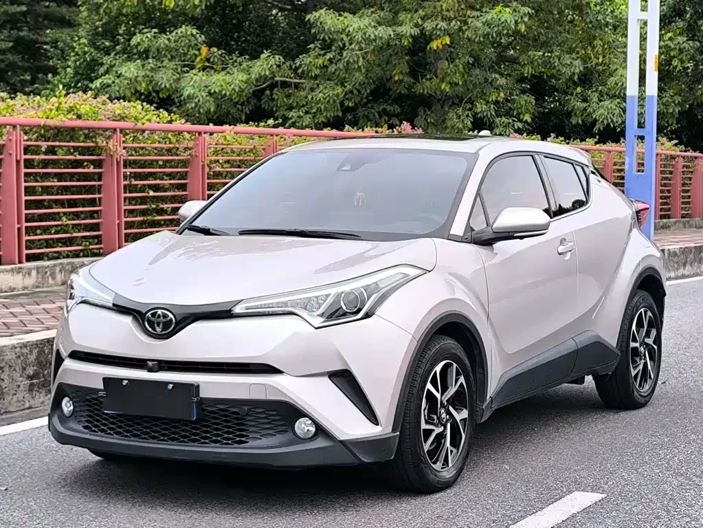 Toyota C-HR — фото 1