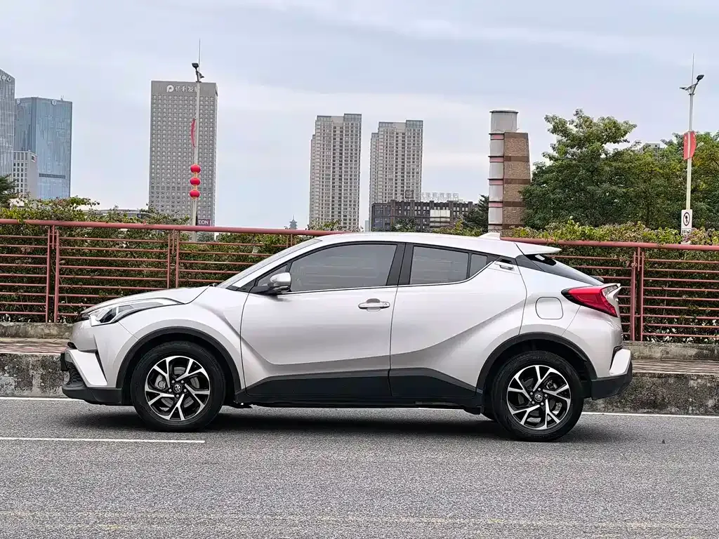Toyota C-HR — фото 8
