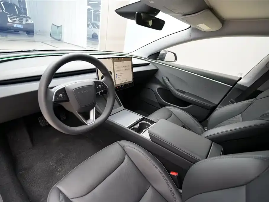 Tesla Model 3 — фото 3