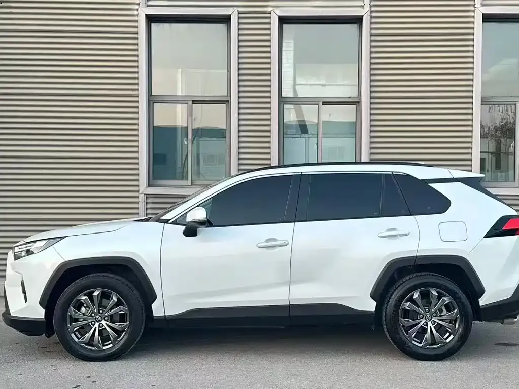 Toyota RAV4 — фото 3