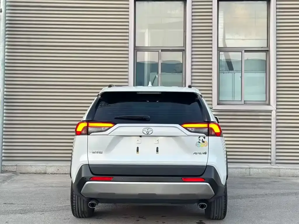 Toyota RAV4 — фото 4