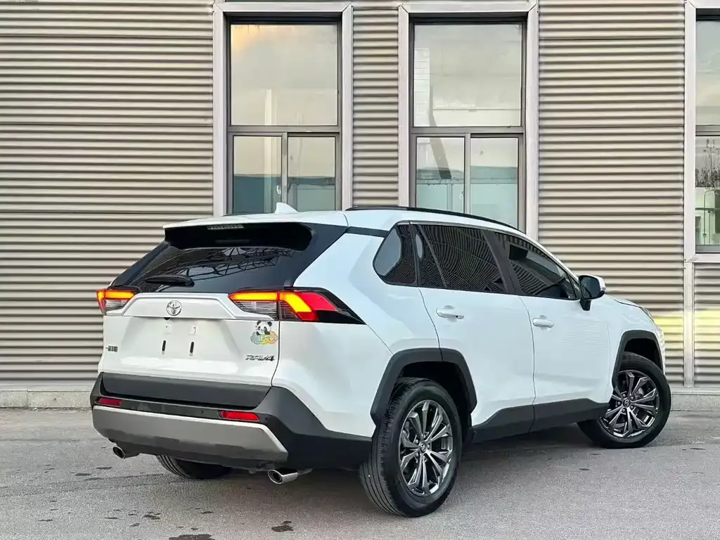 Toyota RAV4 — фото 5