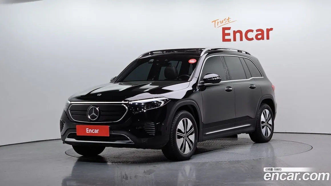 Mercedes-Benz EQB — фото 1