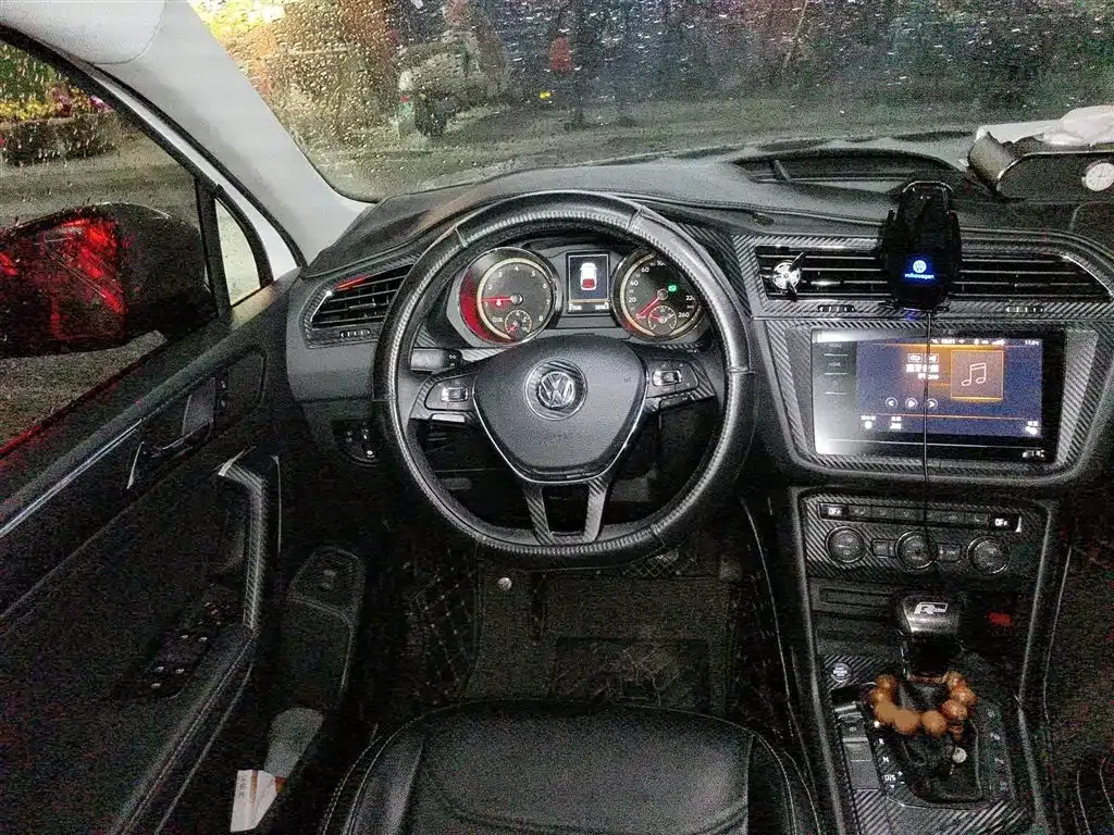 Volkswagen Tiguan L — фото 3