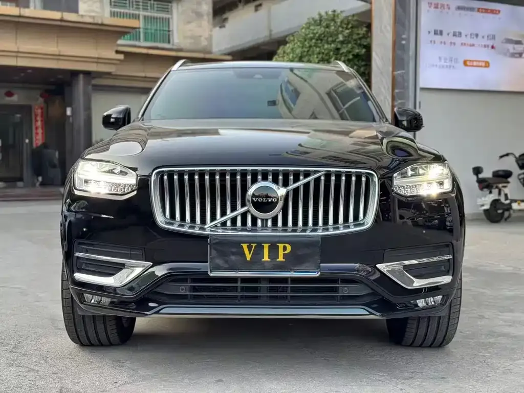 Volvo XC90 — фото 1