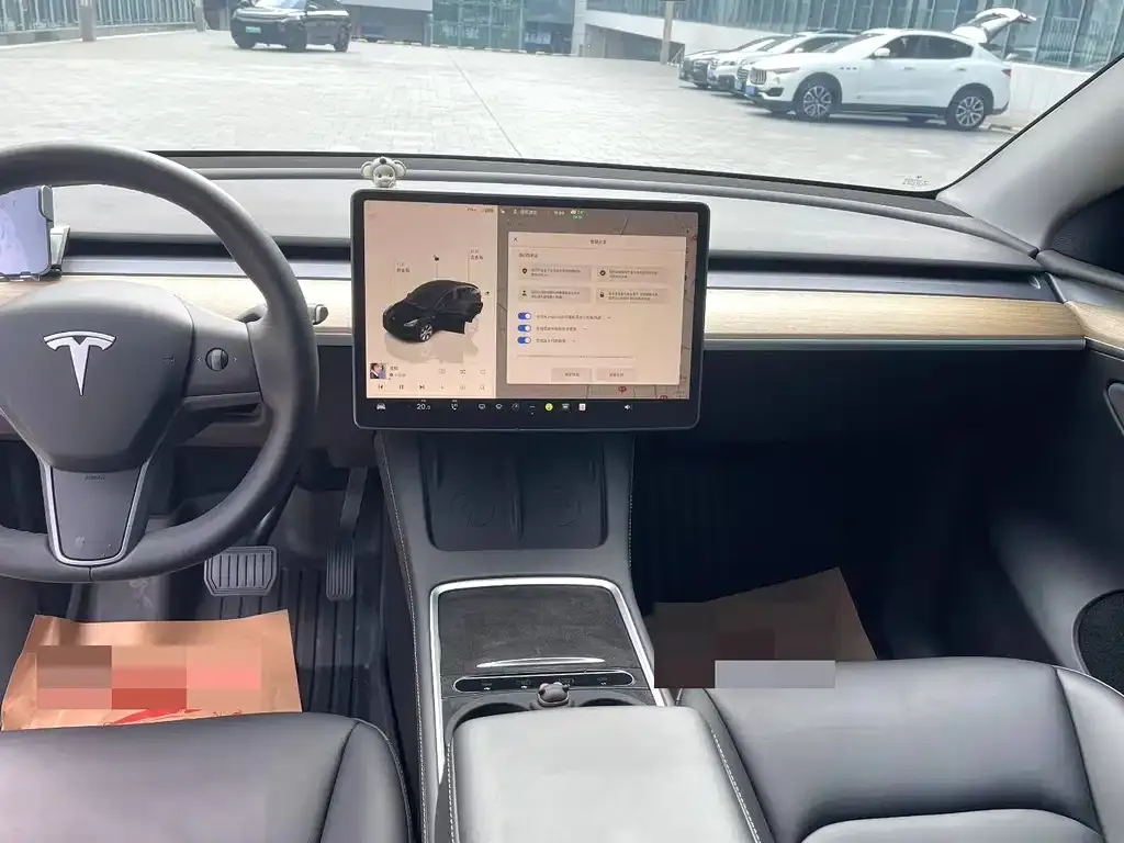 Tesla Model Y — фото 4