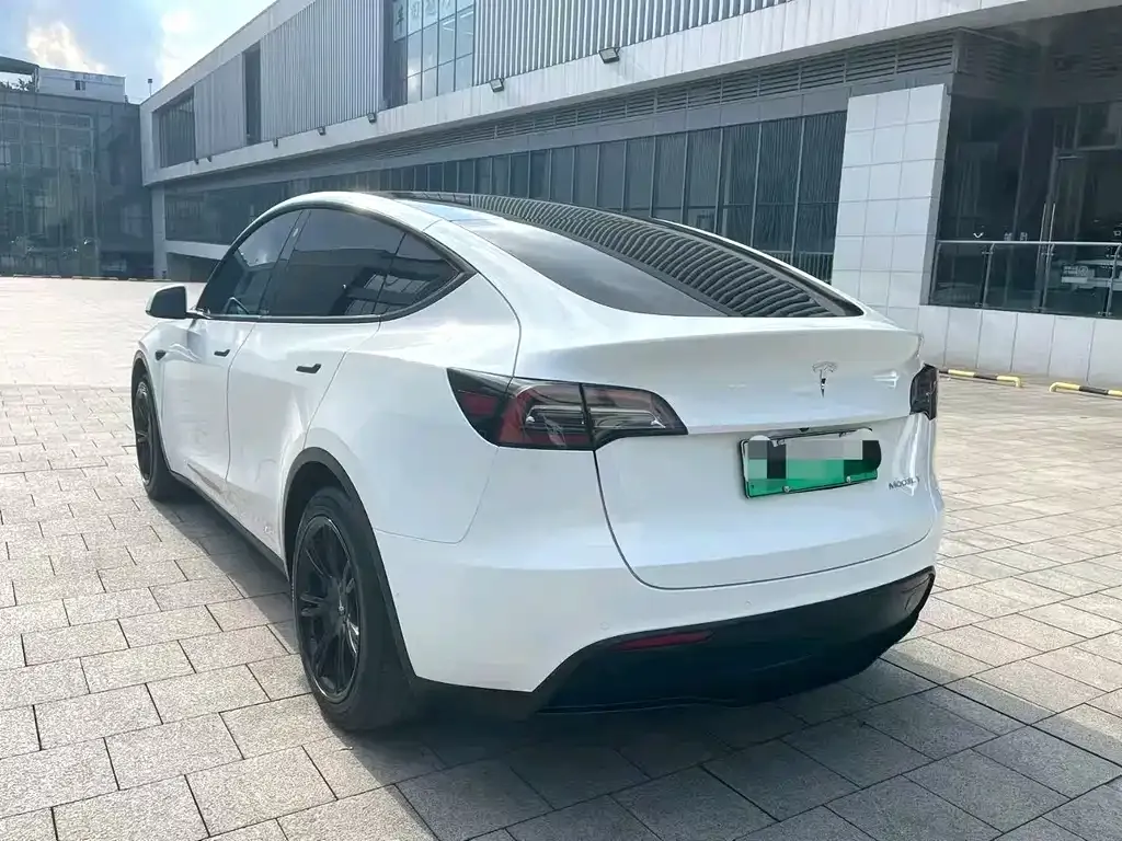 Tesla Model Y — фото 7